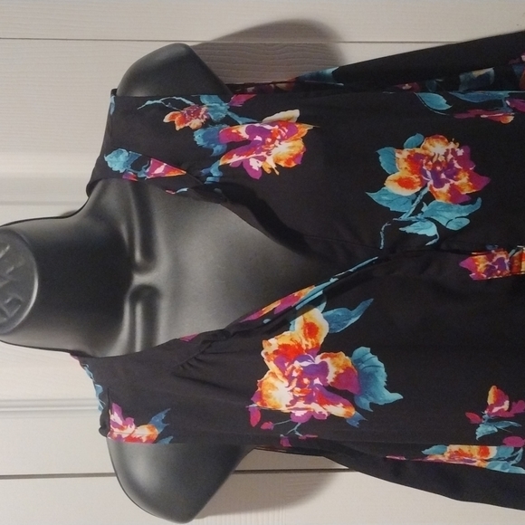 Lipslide floral tank top - Picture 2 of 6